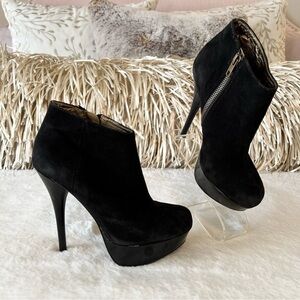 STEVE MADDEN 6 Platform 5” Heels Booties CHELSEEY Black Suede Leather Side Zip